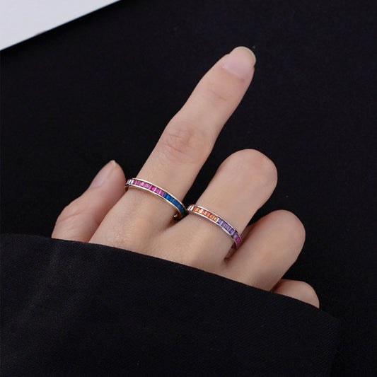 Anillo con Piedras de Colores en Dorado