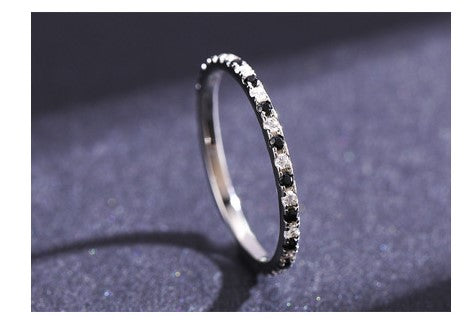 Anillo Delgado Negro con Plateado