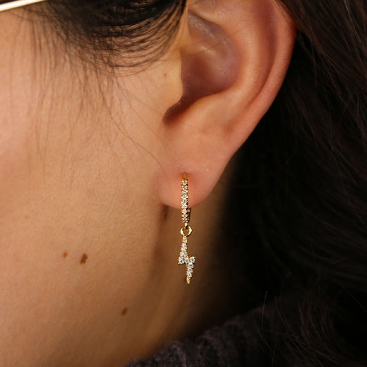 Arracadas con Colgante de Rayo en Cirrconias