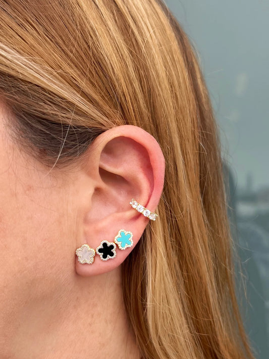 Stud de Flor con Piedra Negra