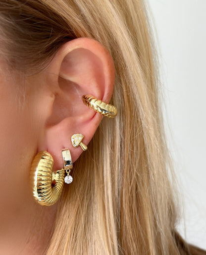 Aretes Hoop globo acanalado