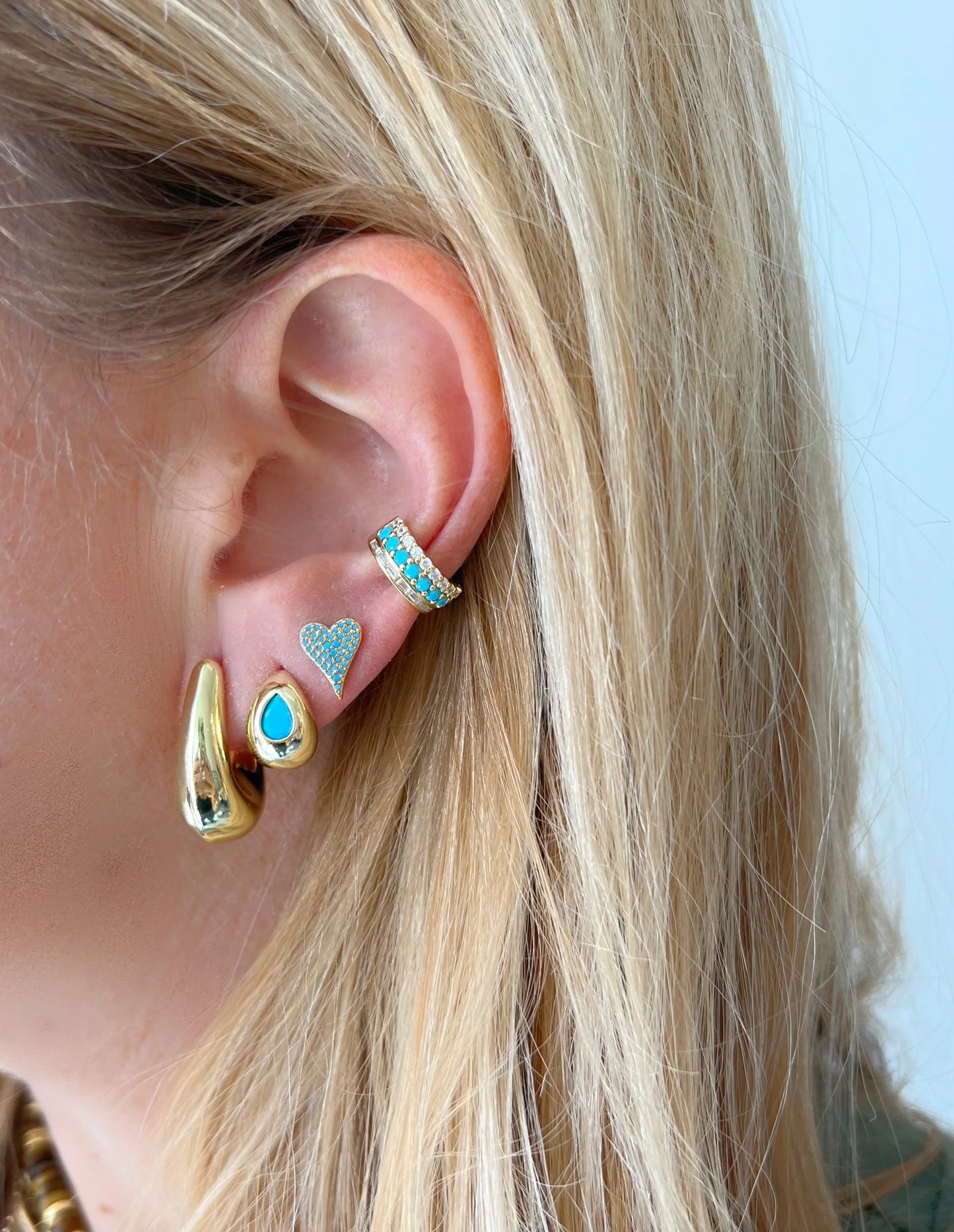 Aretes Huggies cóncavos
