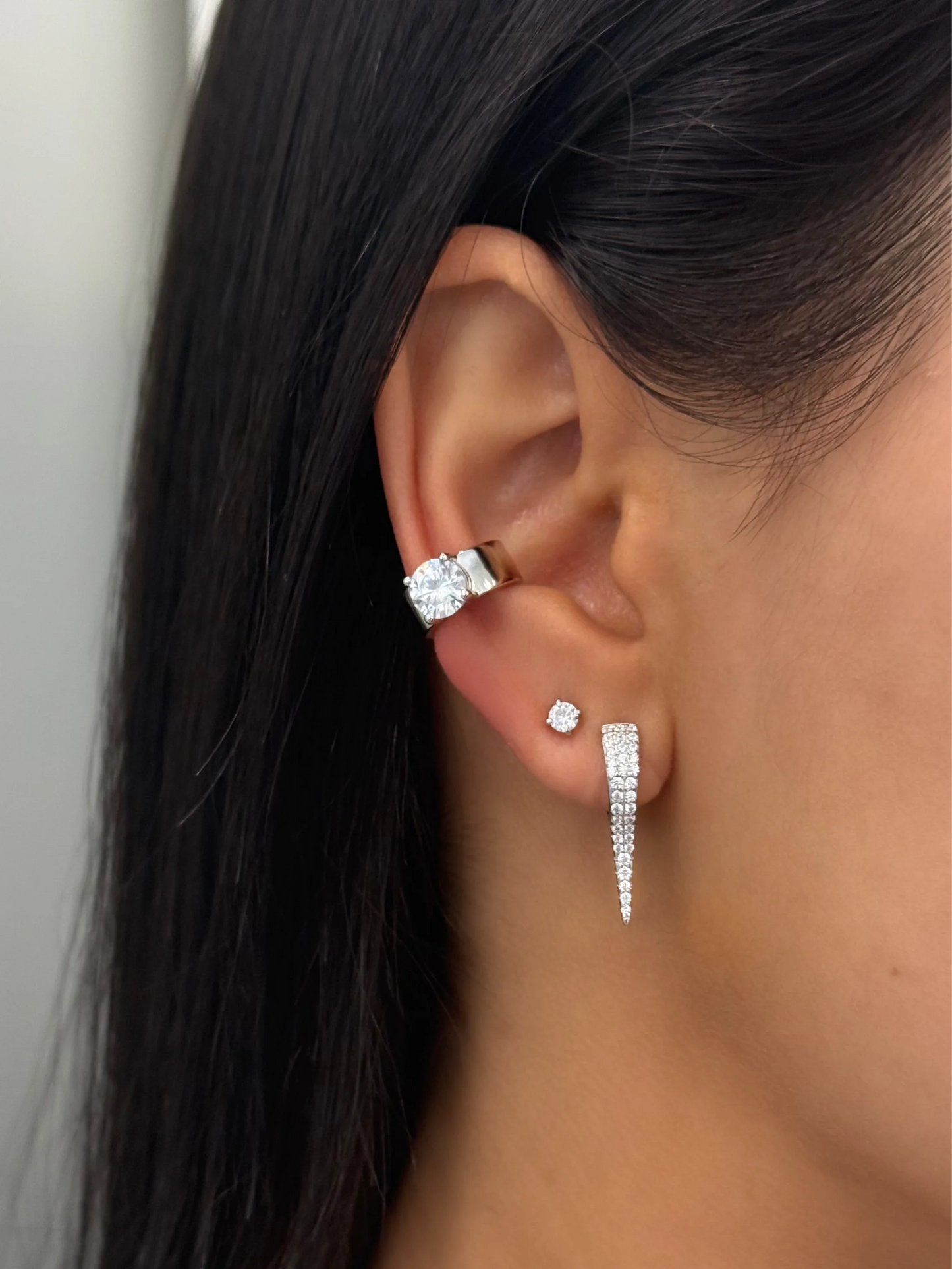 Aretes Huggies con espigas