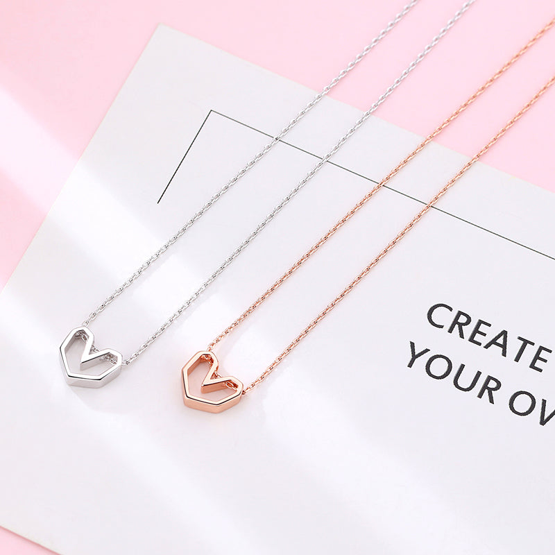 Collar Corazon Vacio en el centro