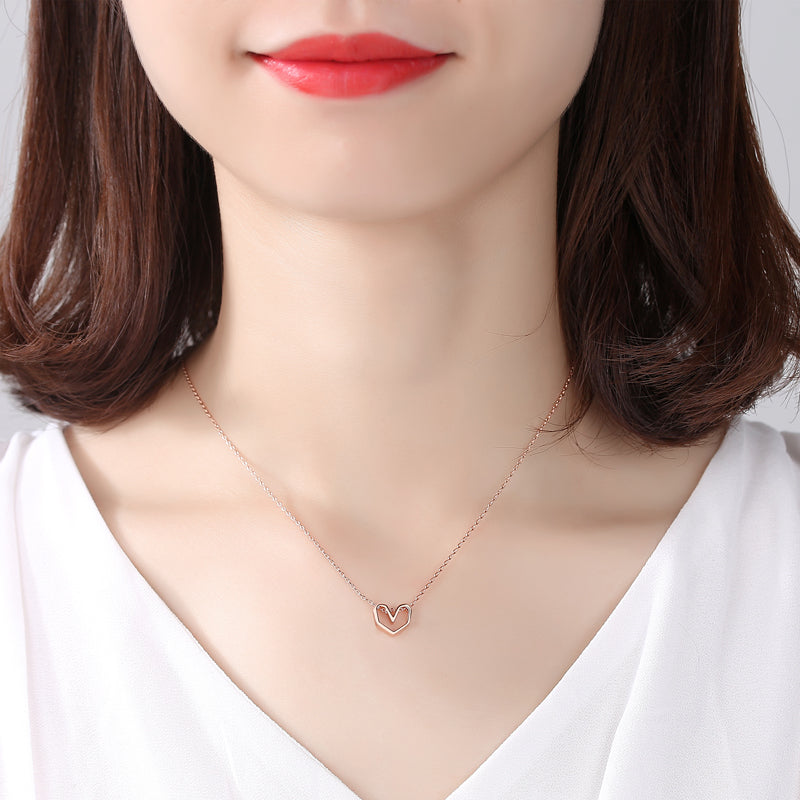 Collar Corazon Vacio en el centro