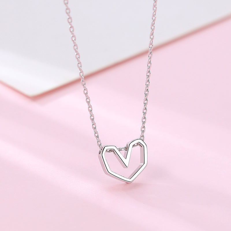 Collar Corazon Vacio en el centro