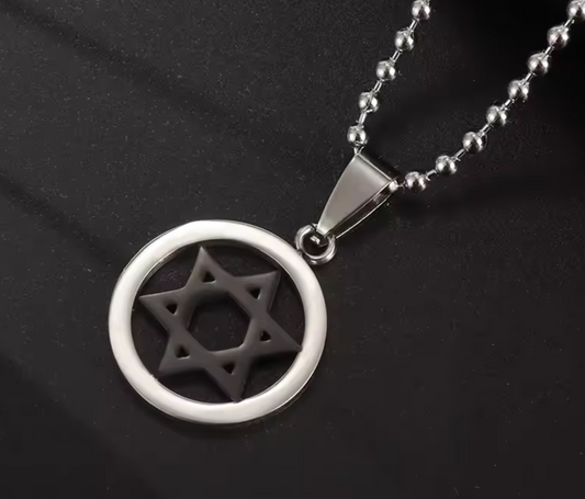 Collar Estrella de David Negra en Circulo
