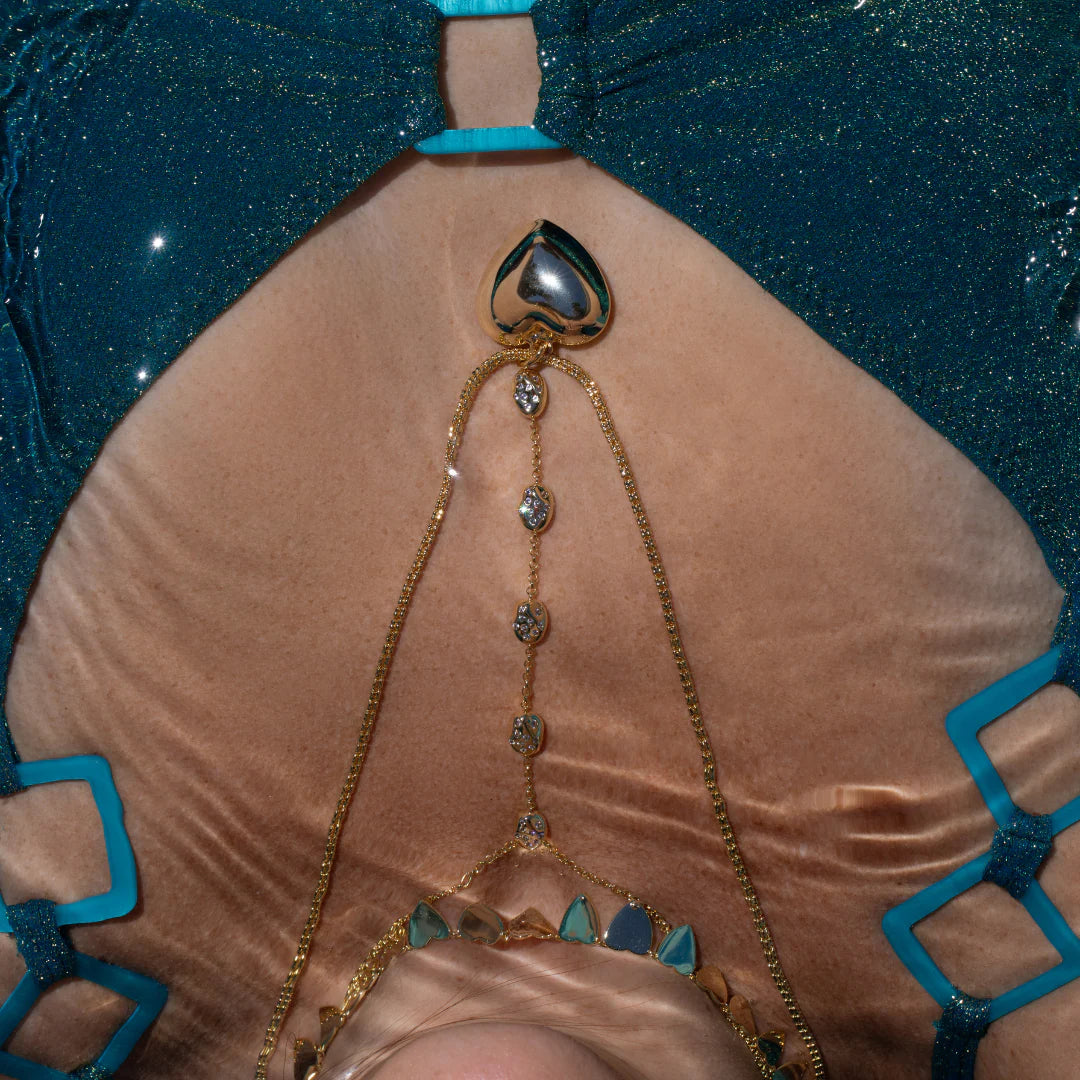 Collar Lariat Pebble Dorado con Circonias