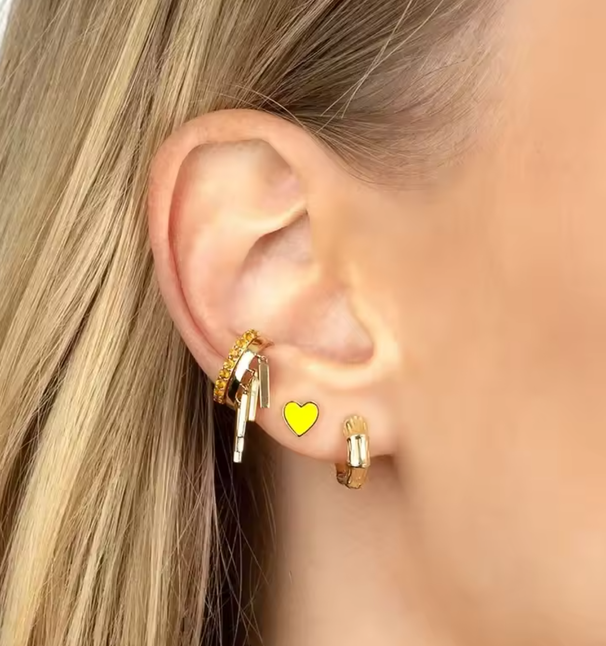 Stud Corazon Esmaltado en Amarillo