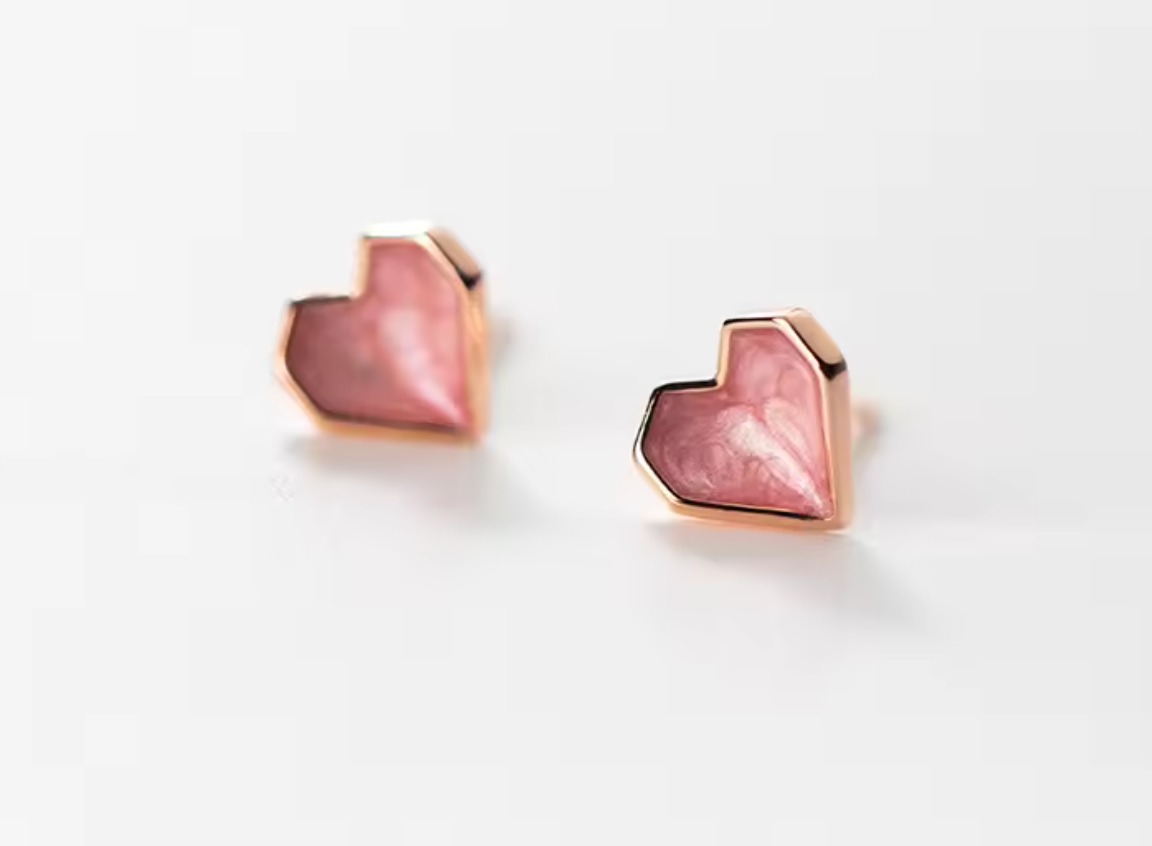 Stud de Corazon Esmaltado en Rosa Pastel