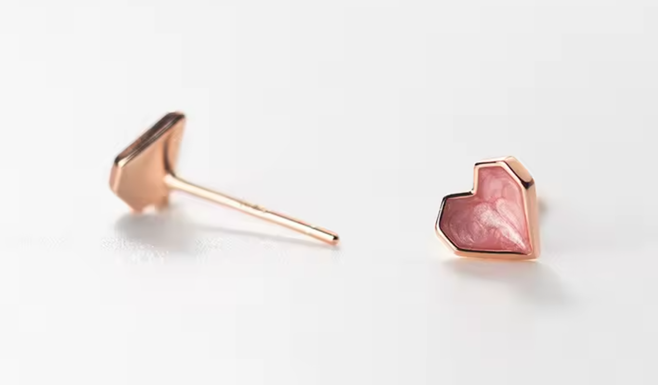 Stud de Corazon Esmaltado en Rosa Pastel