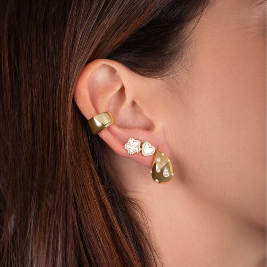 Stud de Flor con Piedra Blanca