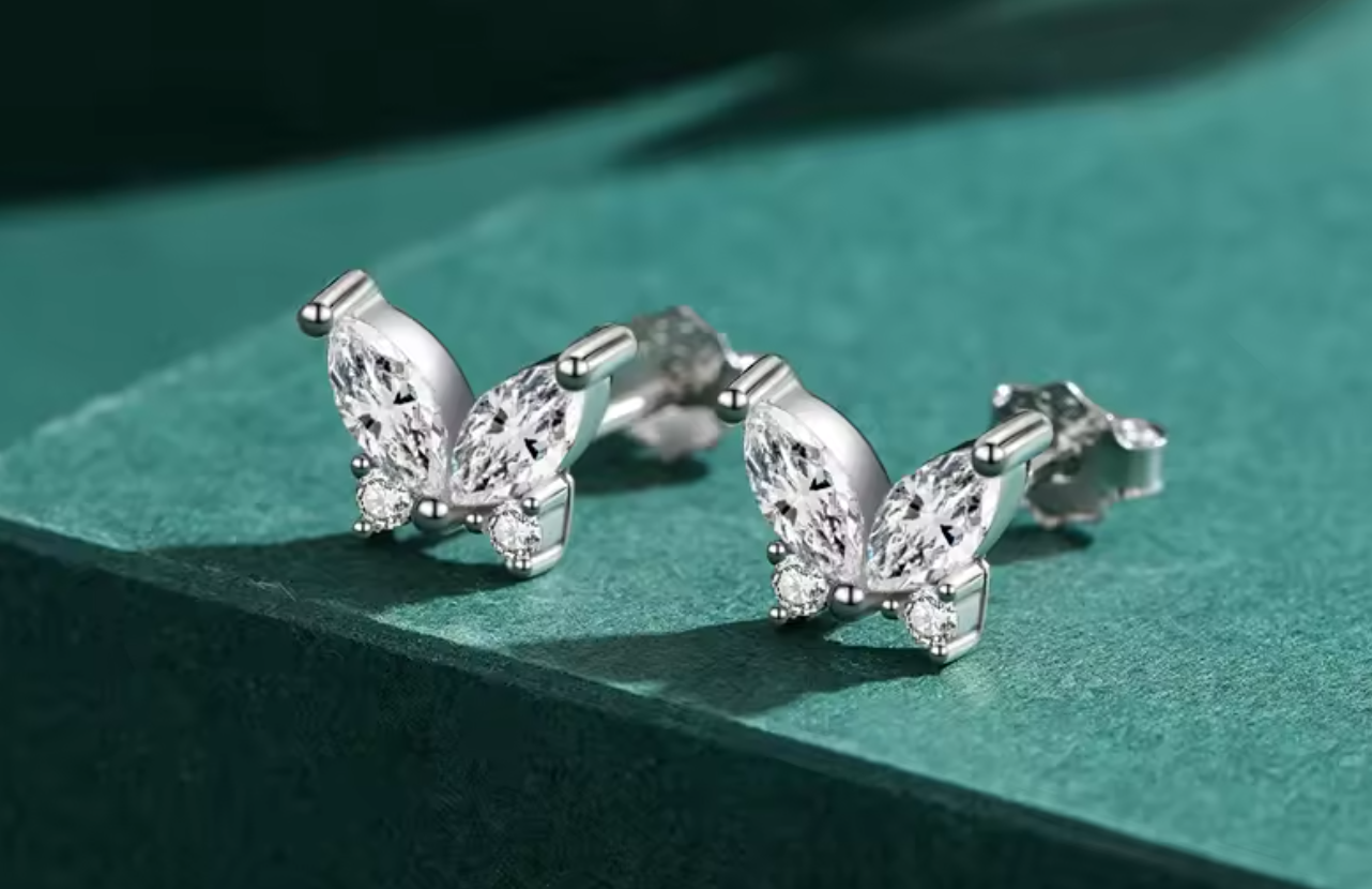 Stud de Mariposa con Circonias