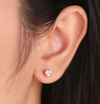 Stud de Mini Corazon con Piedra Baby Pink